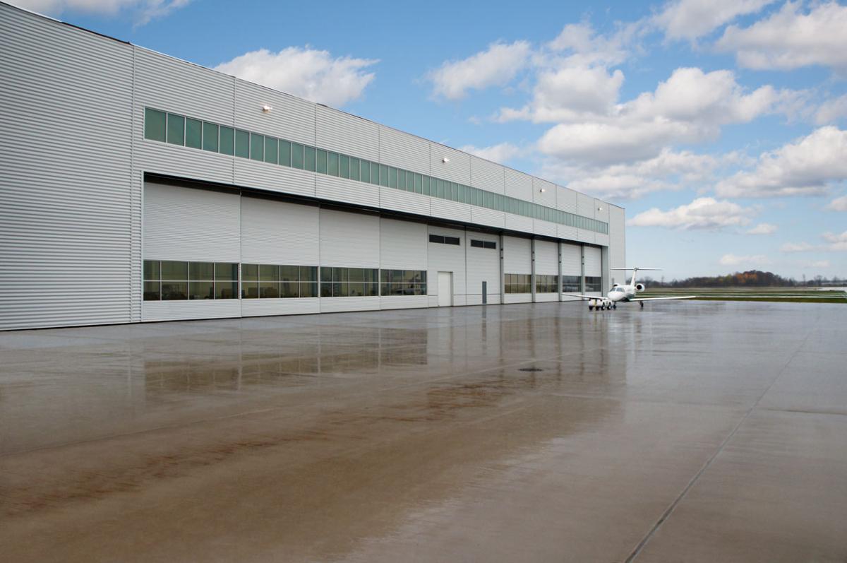 Bottom rolling hangar door